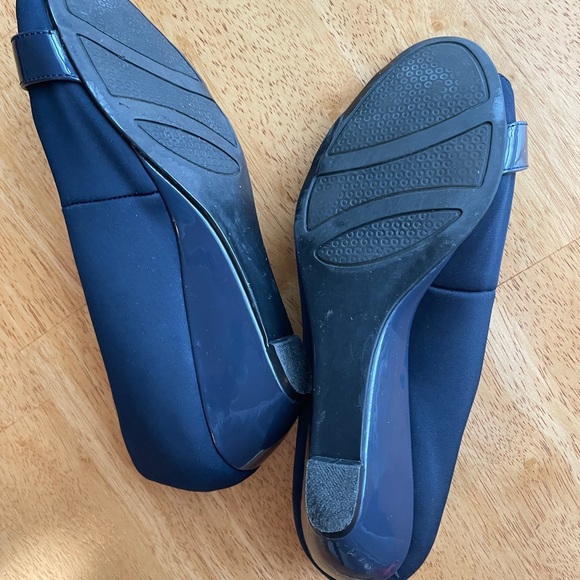 Elegant Navy Peep-Toe Heels with Bow Accent - Picture 7 of 7